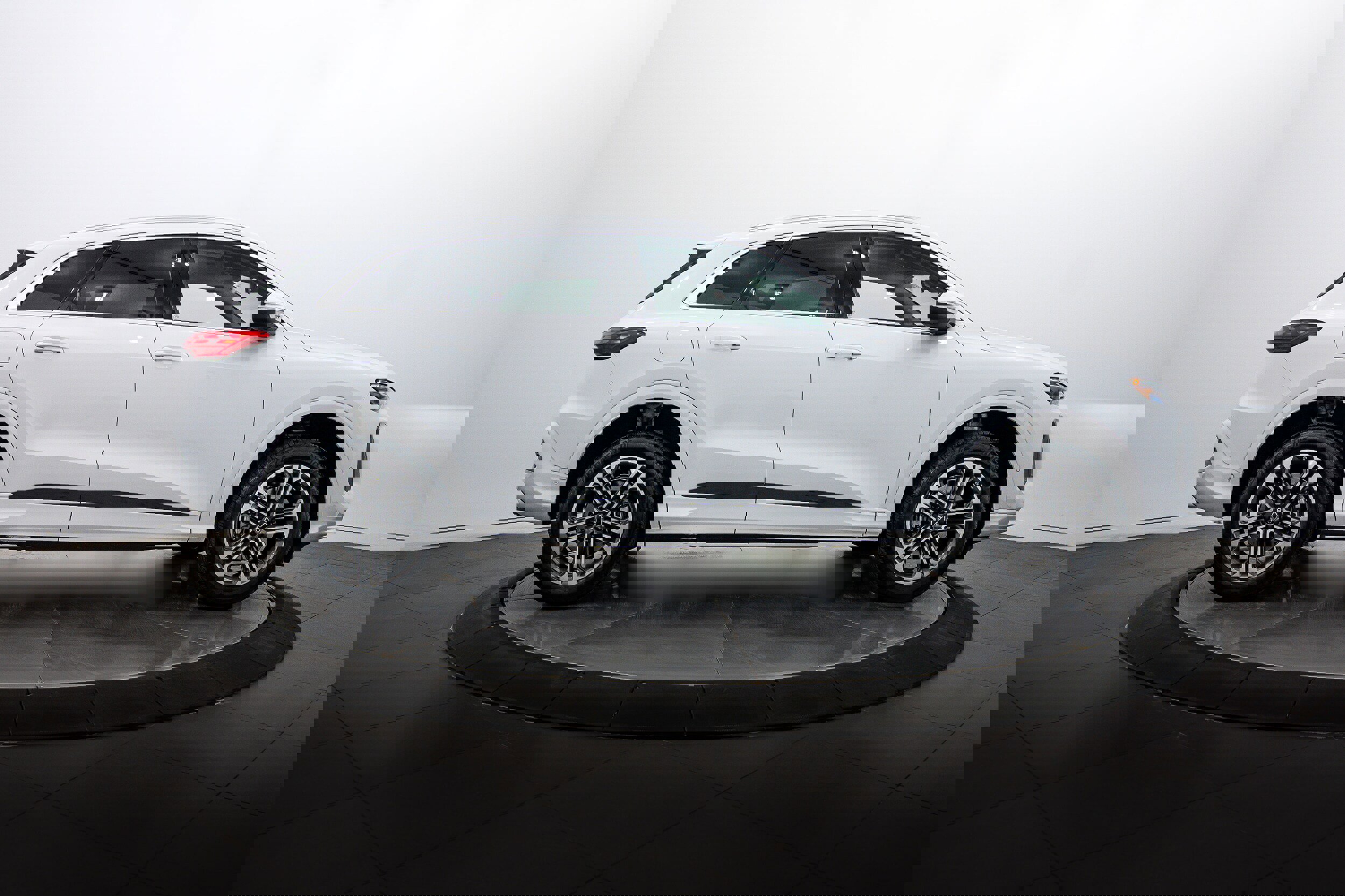 Certified 2025 Audi Q5 Premium w/ Convenience Package image 3