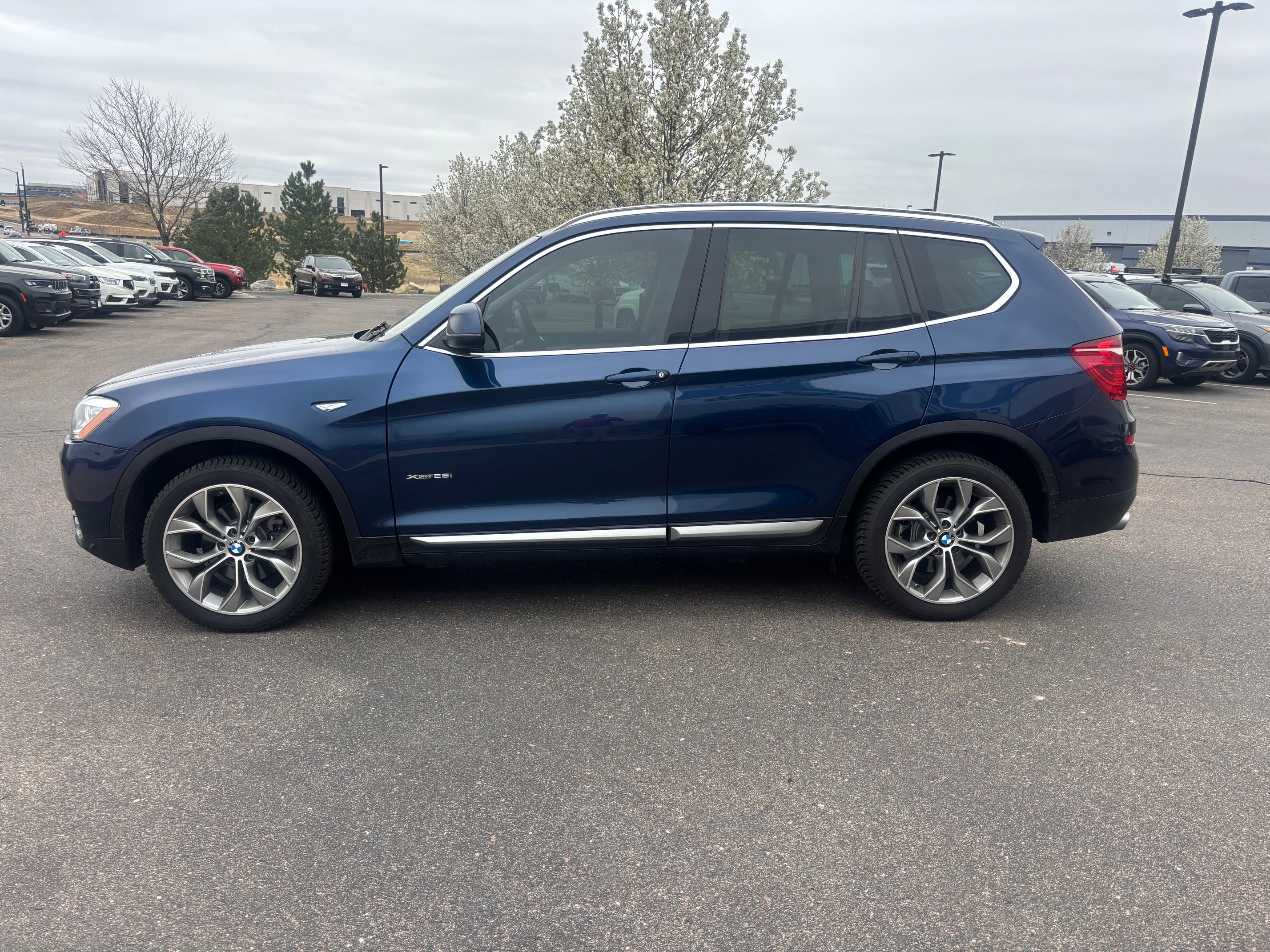 Used 2017 BMW X3 xDrive28i AWD/4WD image 4