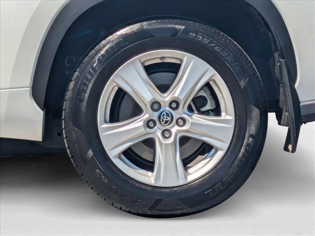 Used 2022 Toyota Highlander LE image 23