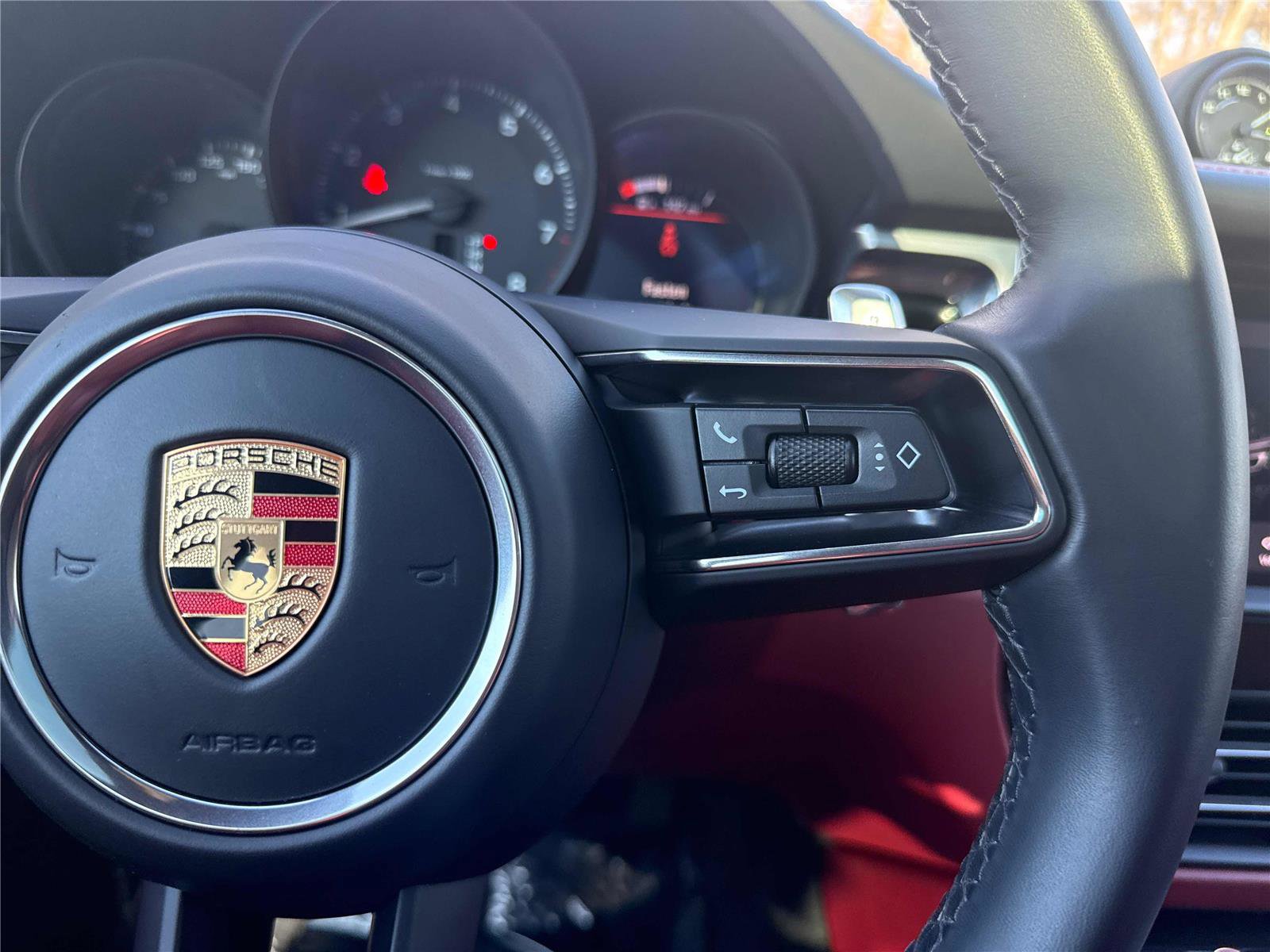 Used 2024 Porsche Macan w/ Premium Plus Package image 18