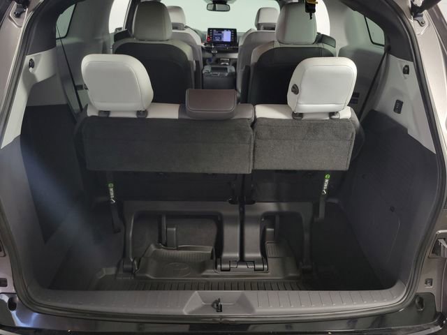 Used 2022 Toyota Sienna XSE image 28