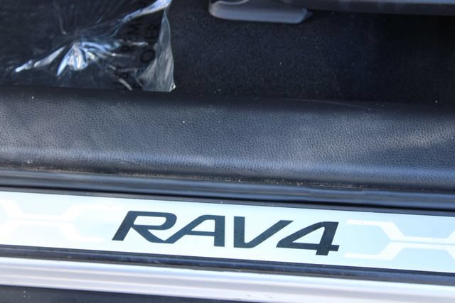 Used 2020 Toyota RAV4 LE w/ Carpet Mat Package AWD/4WD image 34