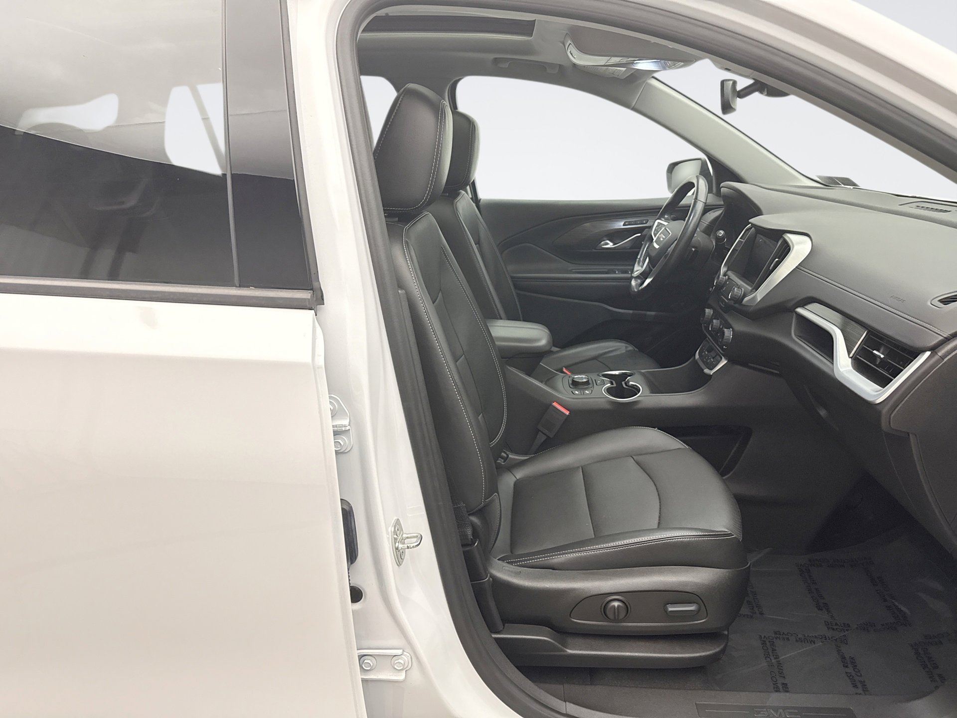 Used 2022 GMC Terrain SLT w/ Tech Package image 16