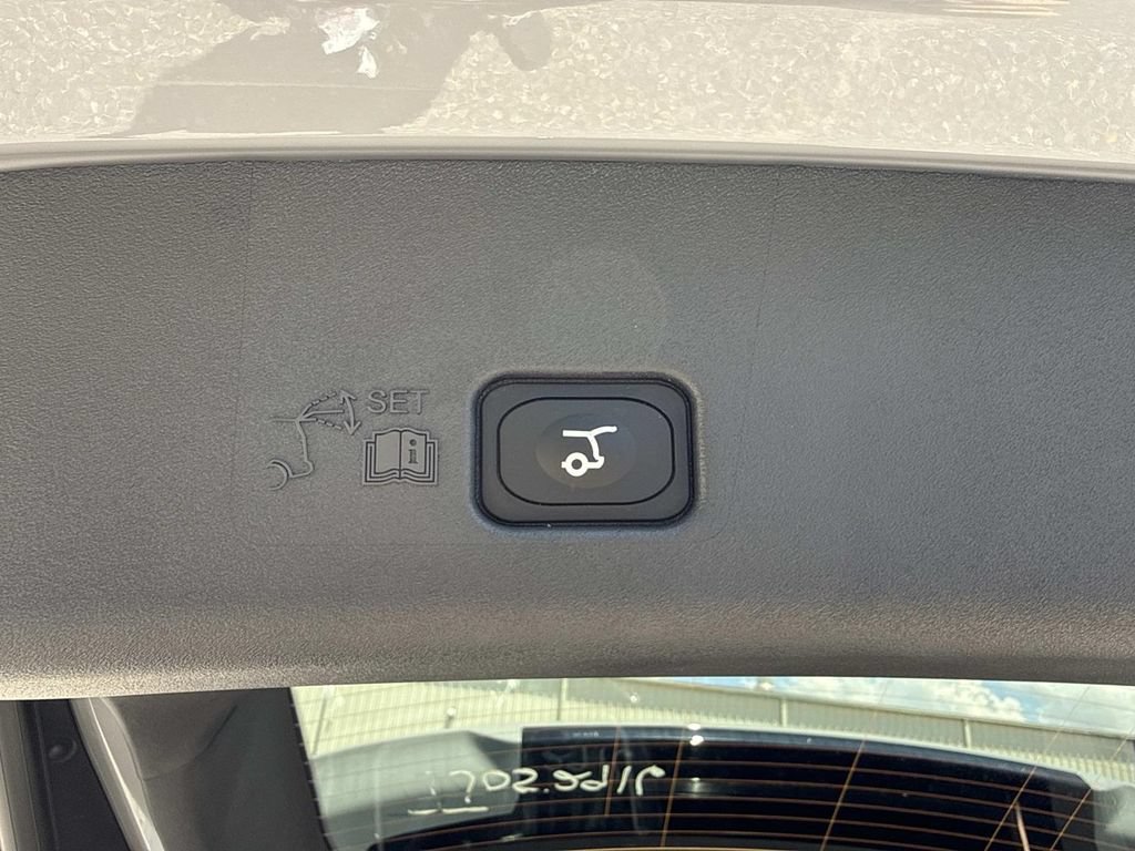 New 2026 Lincoln Nautilus Premier AWD/4WD image 13