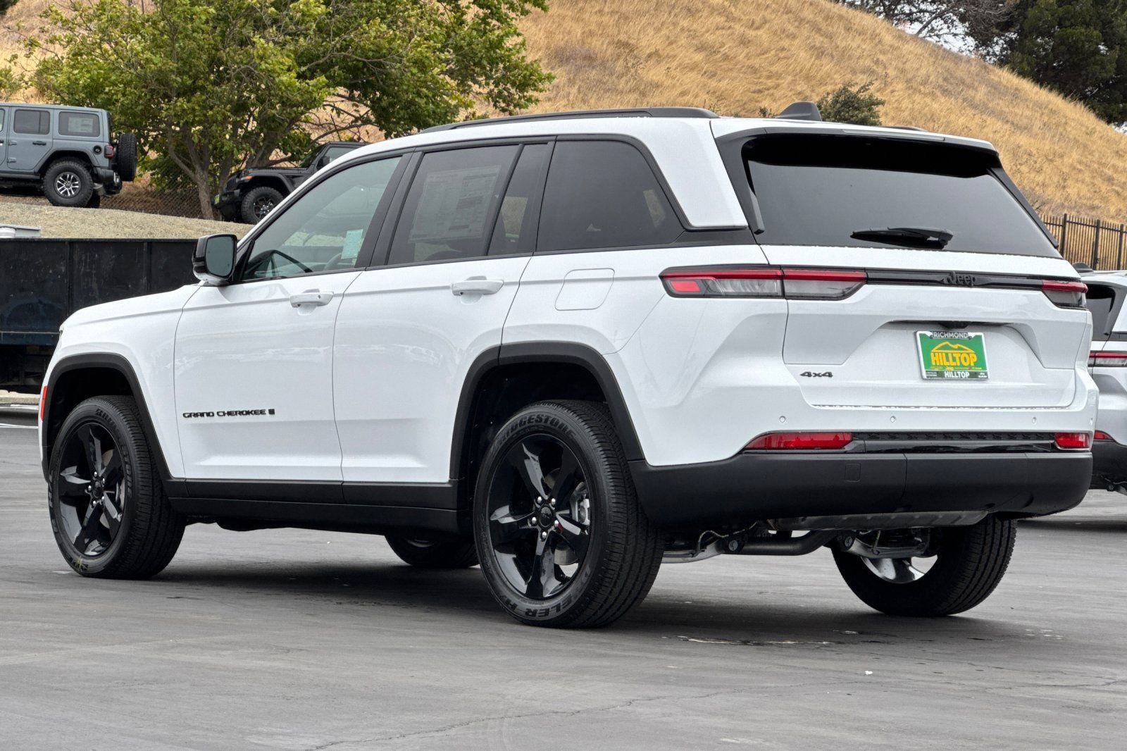 New 2025 Jeep Grand Cherokee Laredo image 7