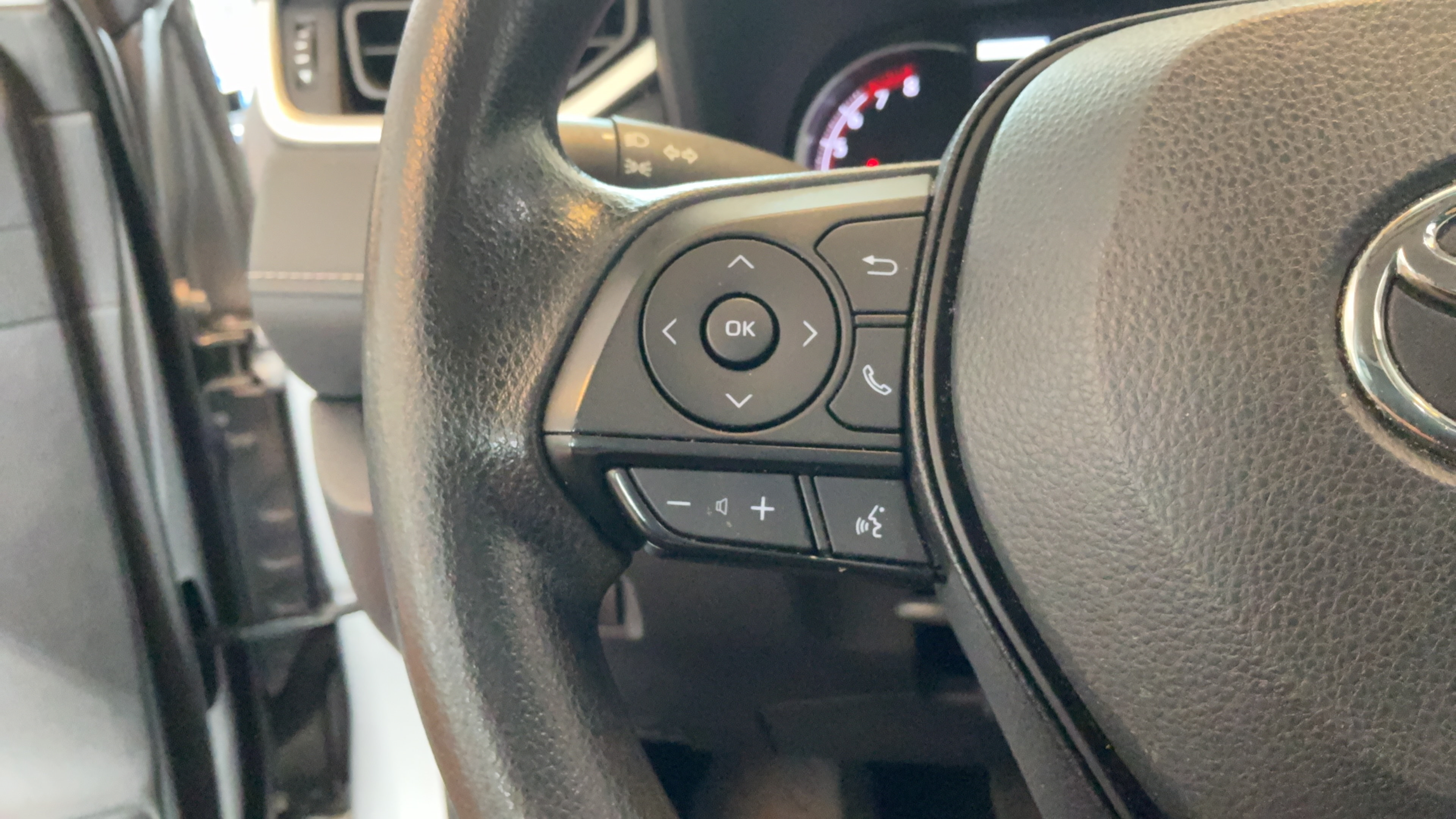 Certified 2024 Toyota RAV4 XLE FWD image 17