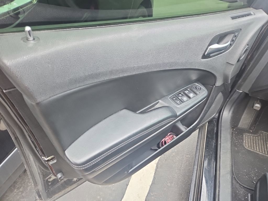 Used 2020 Dodge Charger SXT w/ Leather Interior Group image 7