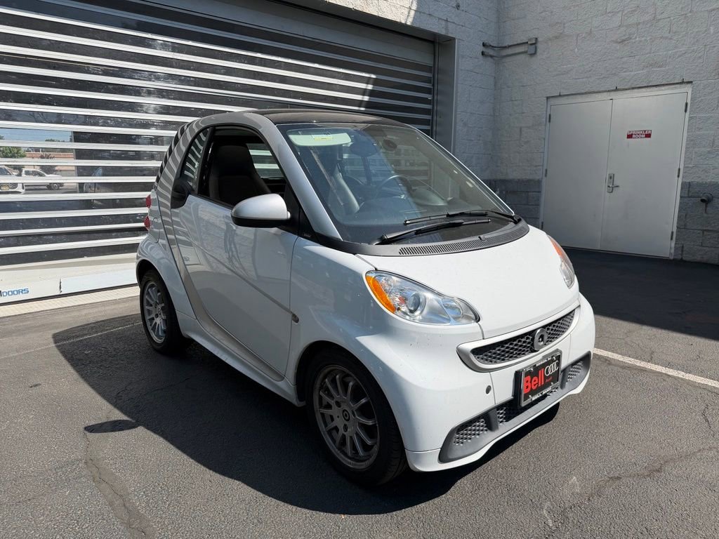Used 2013 smart fortwo passion RWD image 3