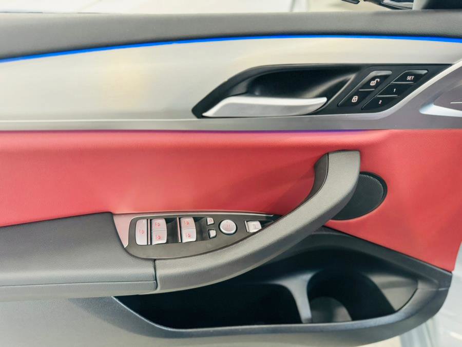 Used 2025 BMW X4 xDrive30i image 12