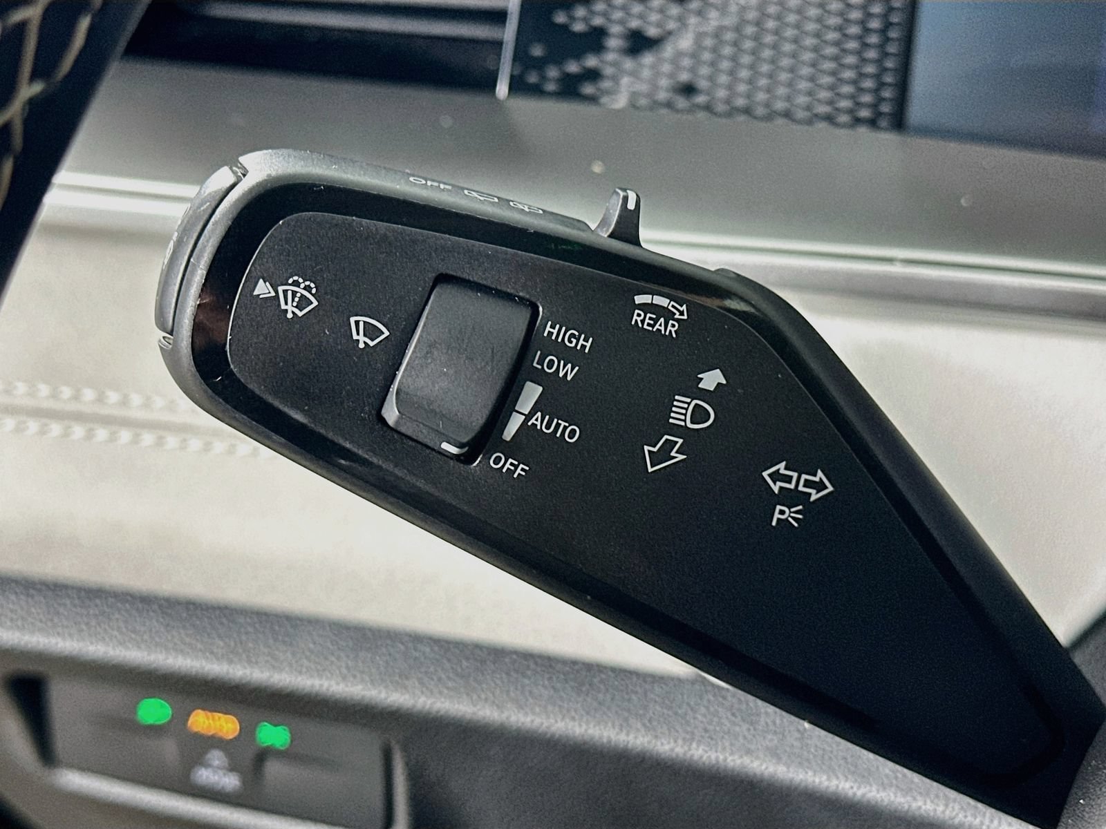 Certified 2025 Volkswagen Tiguan SE AWD/4WD image 20
