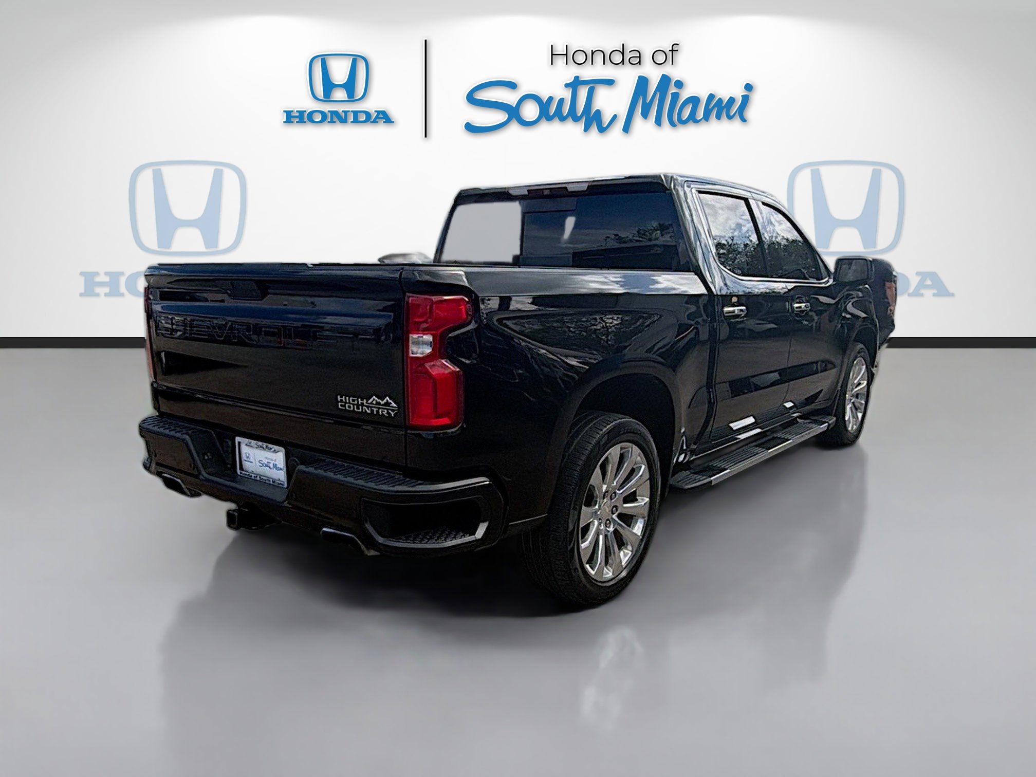 Used 2019 Chevrolet Silverado 1500 High Country w/ Technology Package AWD/4WD image 7