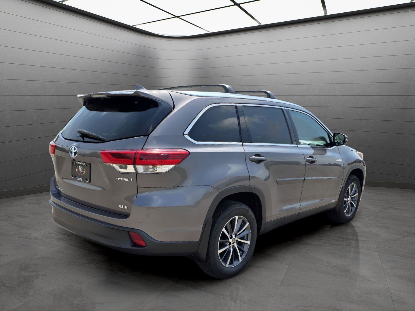 Used 2019 Toyota Highlander XLE image 4