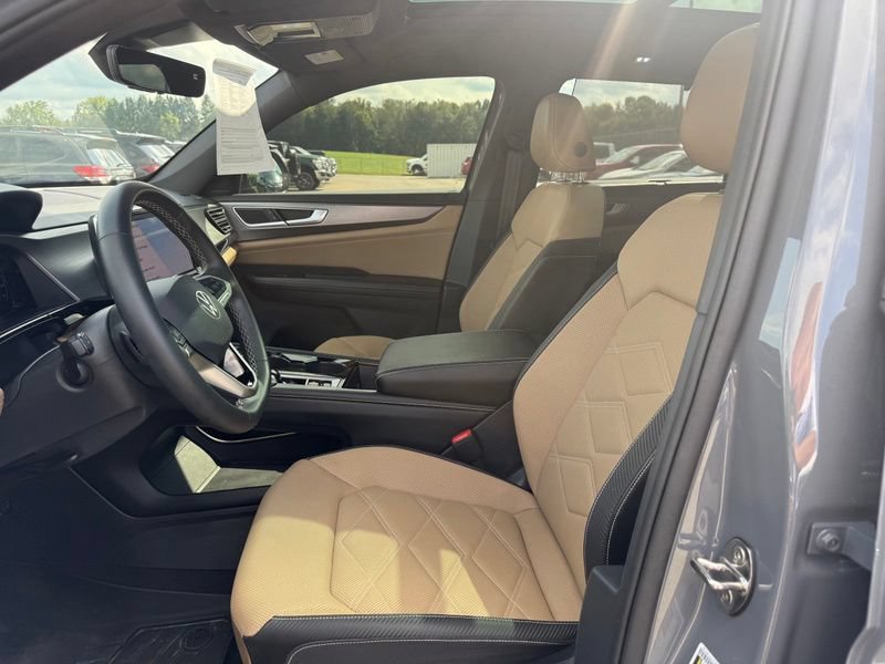 Used 2024 Volkswagen Atlas Cross Sport SE w/ Panoramic Sunroof Package AWD/4WD image 3