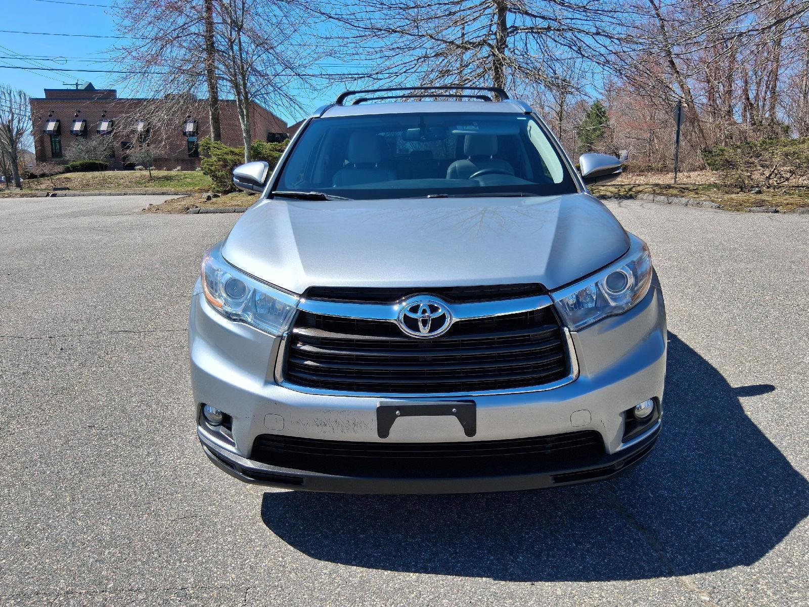 Used 2015 Toyota Highlander XLE AWD/4WD image 1