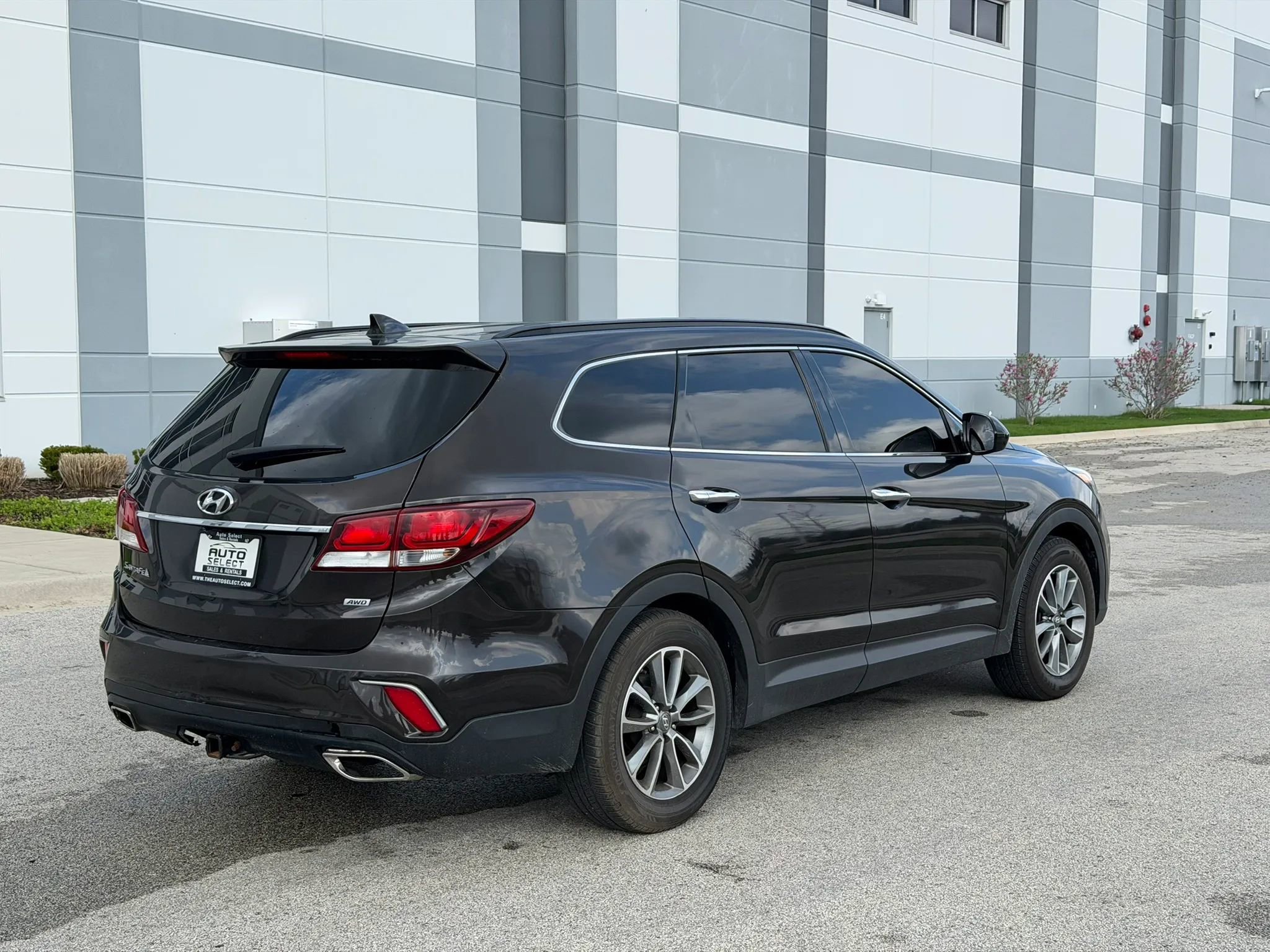 Used 2017 Hyundai Santa Fe SE FWD image 5