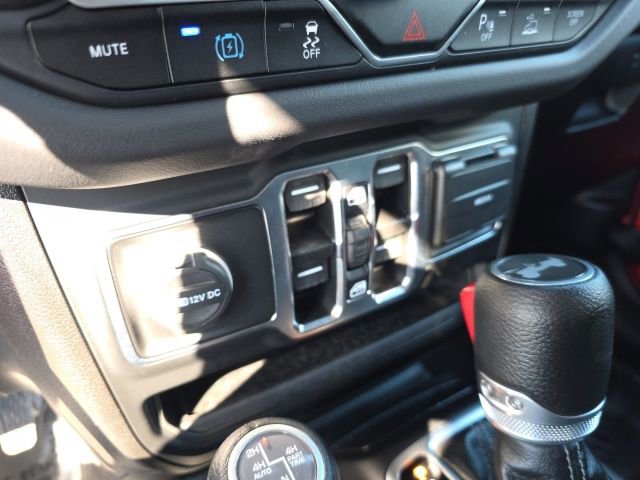 Used 2025 Jeep Wrangler Unlimited Sahara w/ Safety Group AWD/4WD image 23