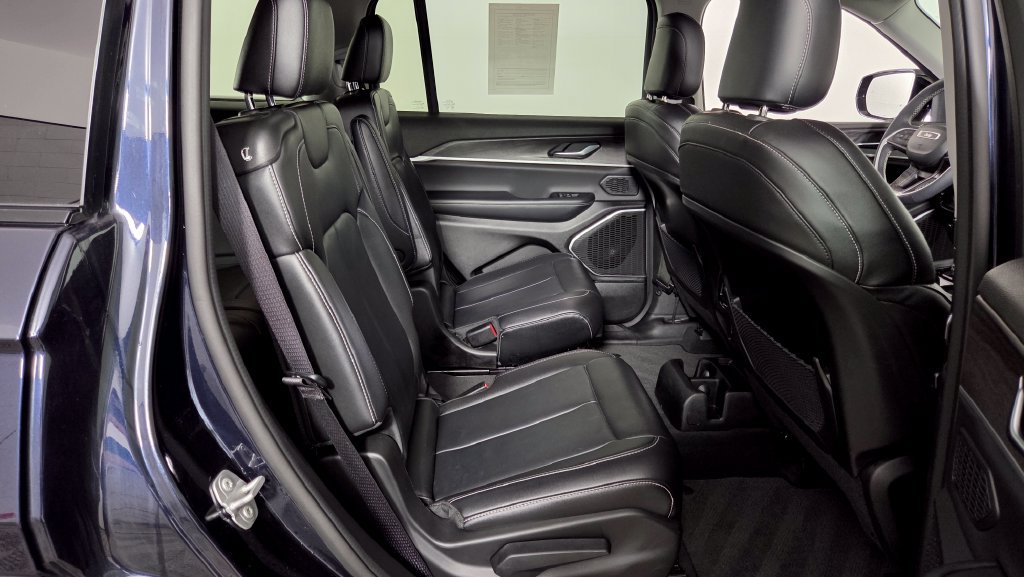 Used 2023 Jeep Grand Cherokee L Limited AWD/4WD image 37