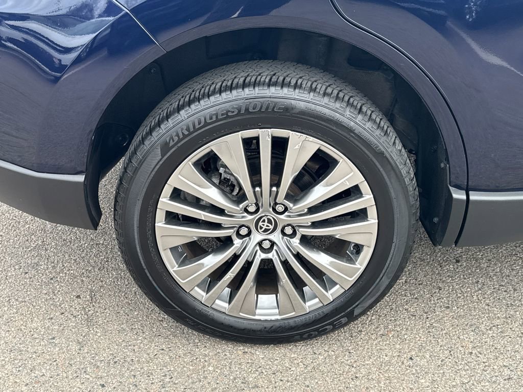 Used 2024 Toyota Venza XLE AWD/4WD image 41