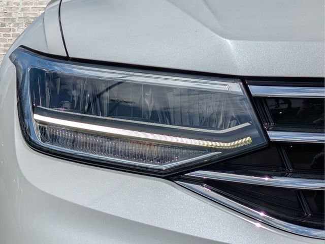 Certified 2023 Volkswagen Tiguan SE w/ Panoramic Sunroof Package FWD image 10