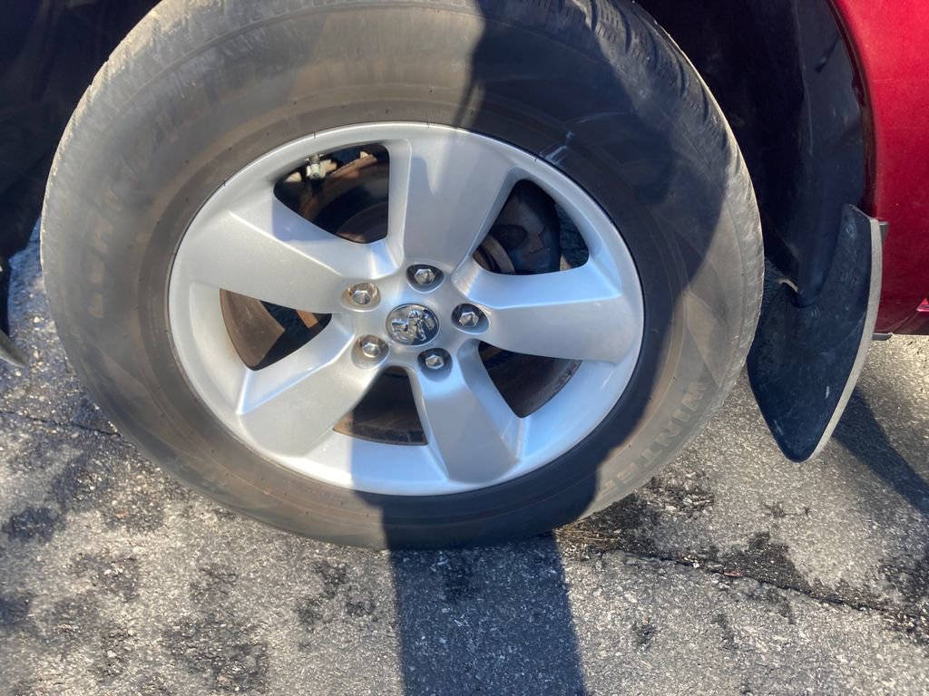 Used 2017 RAM 1500 Classic SLT w/ SLT Plus D￩cor Group AWD/4WD image 31