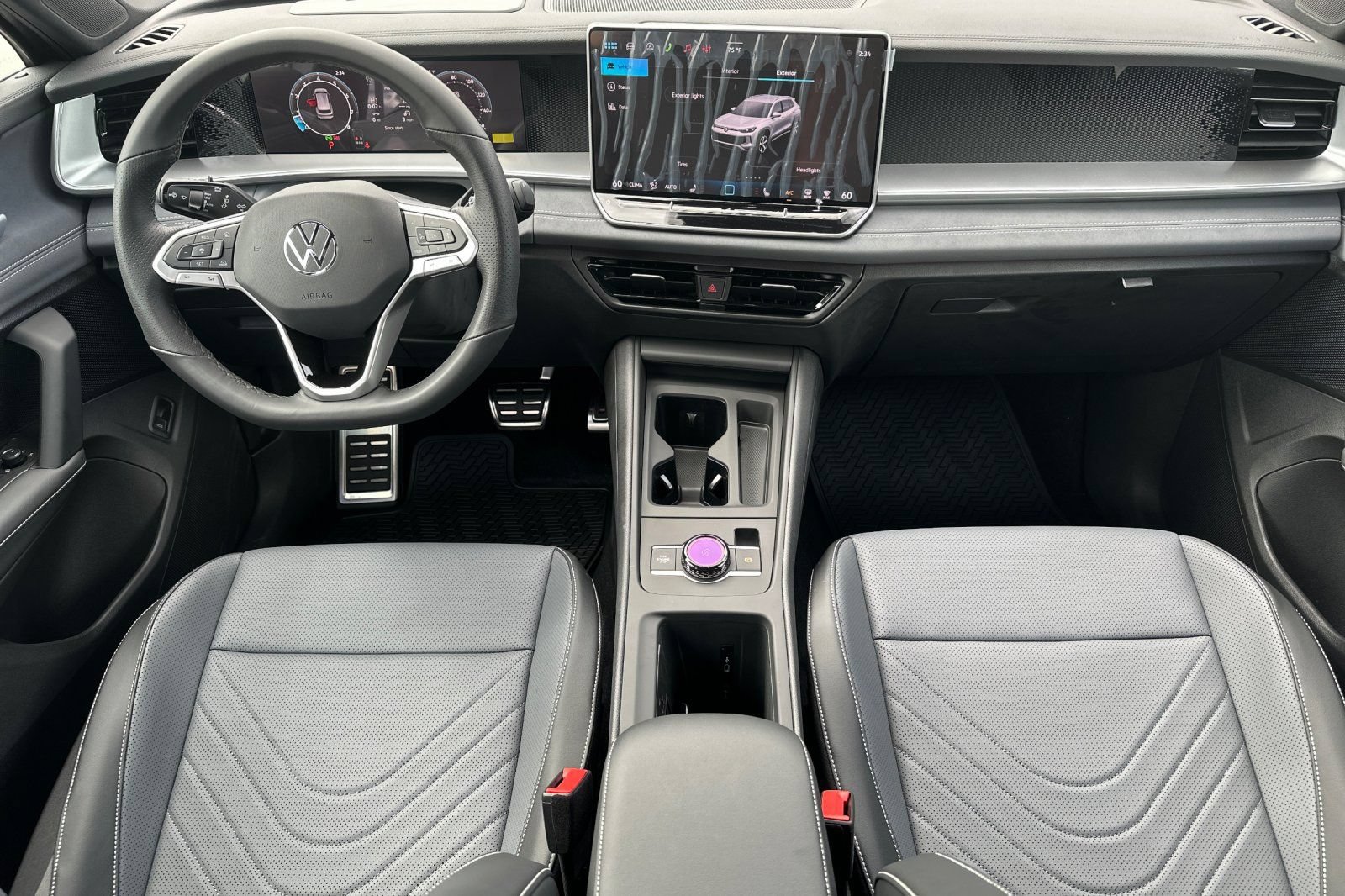 New 2026 Volkswagen Tiguan SE R-Line AWD/4WD image 13