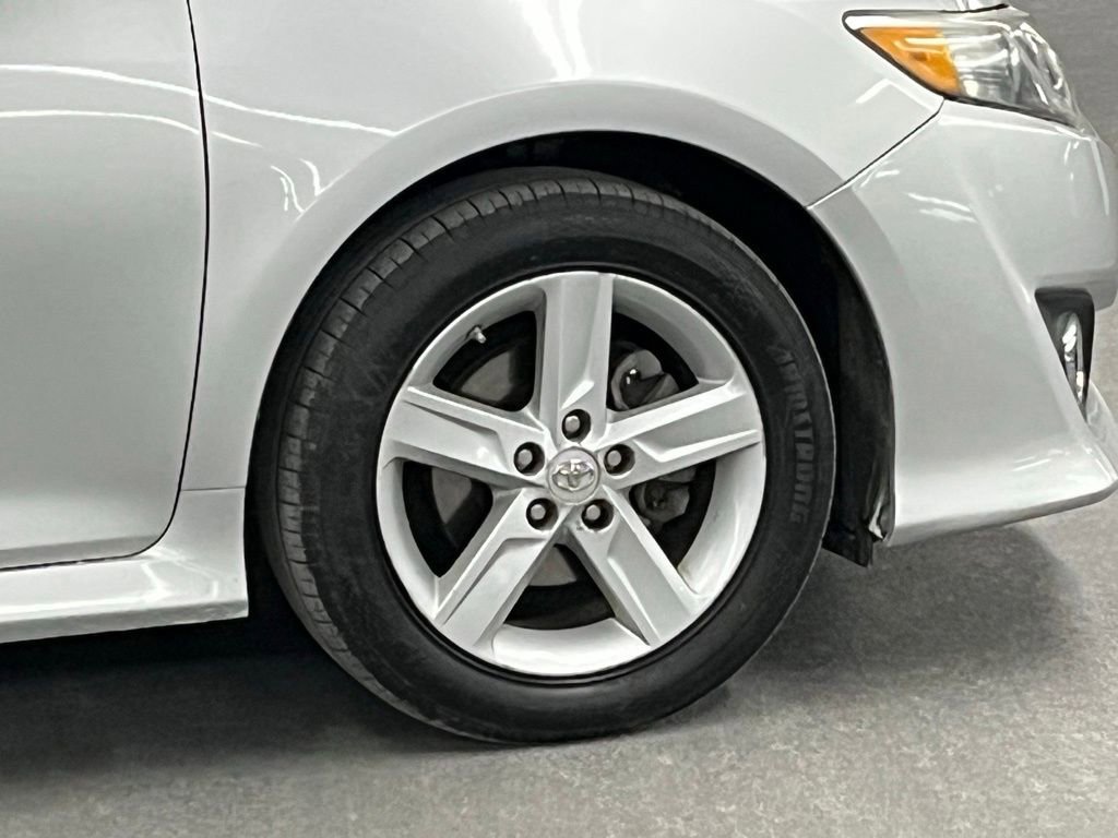 Used 2014 Toyota Camry SE image 32