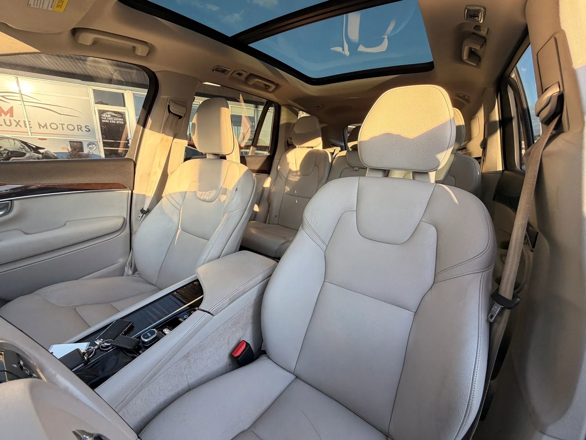 Used 2016 Volvo XC90 T6 Momentum w/ Momentum Plus Package AWD/4WD image 10