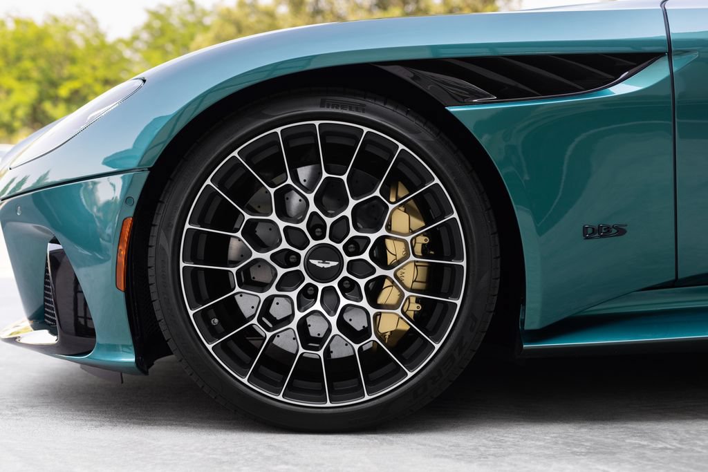 Used 2023 Aston Martin DBS Superleggera Volante RWD image 7