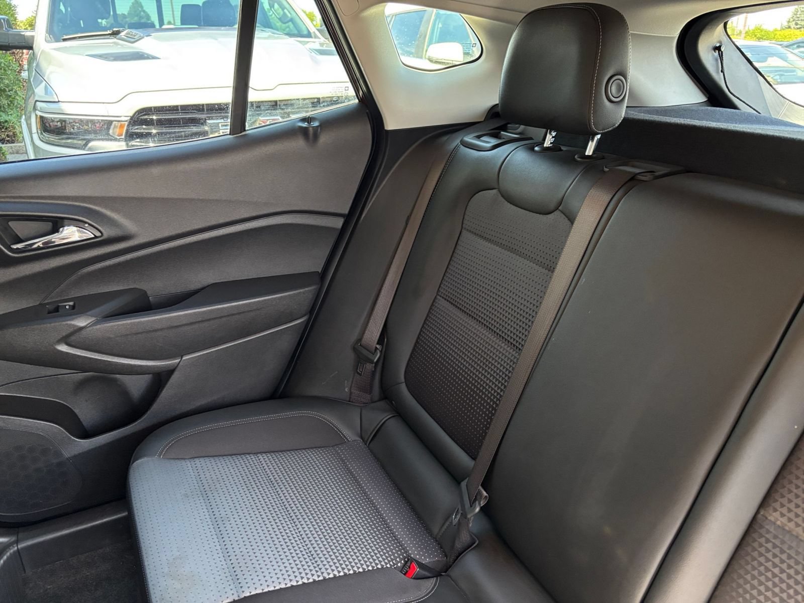 Used 2025 Chevrolet Trax LT w/ LT Convenience Package FWD image 38