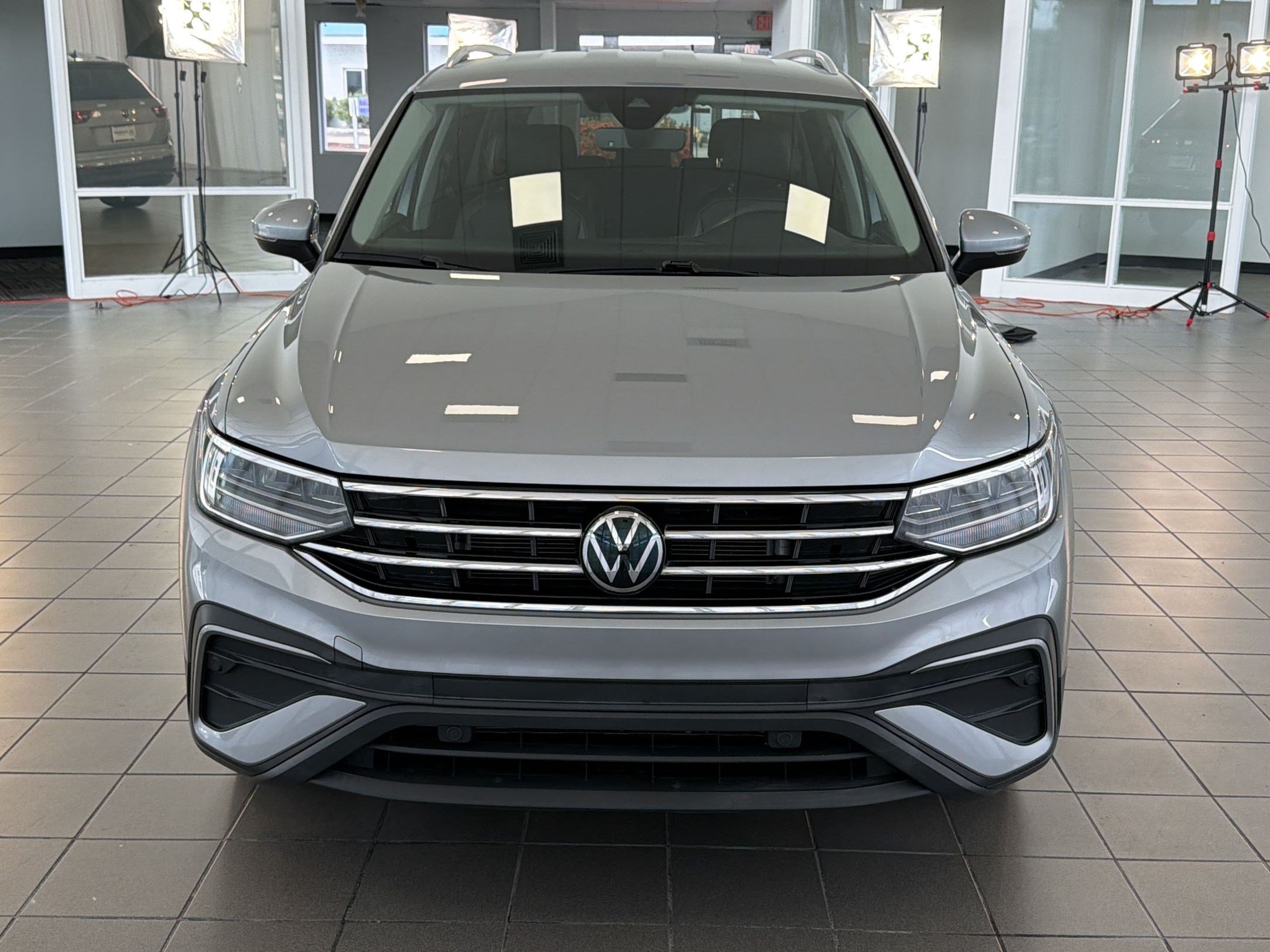 Used 2022 Volkswagen Tiguan SE FWD image 6
