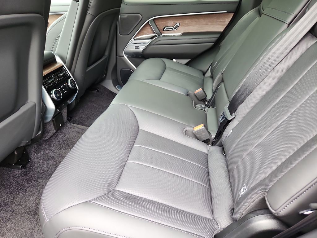 New 2025 Land Rover Range Rover SE image 5