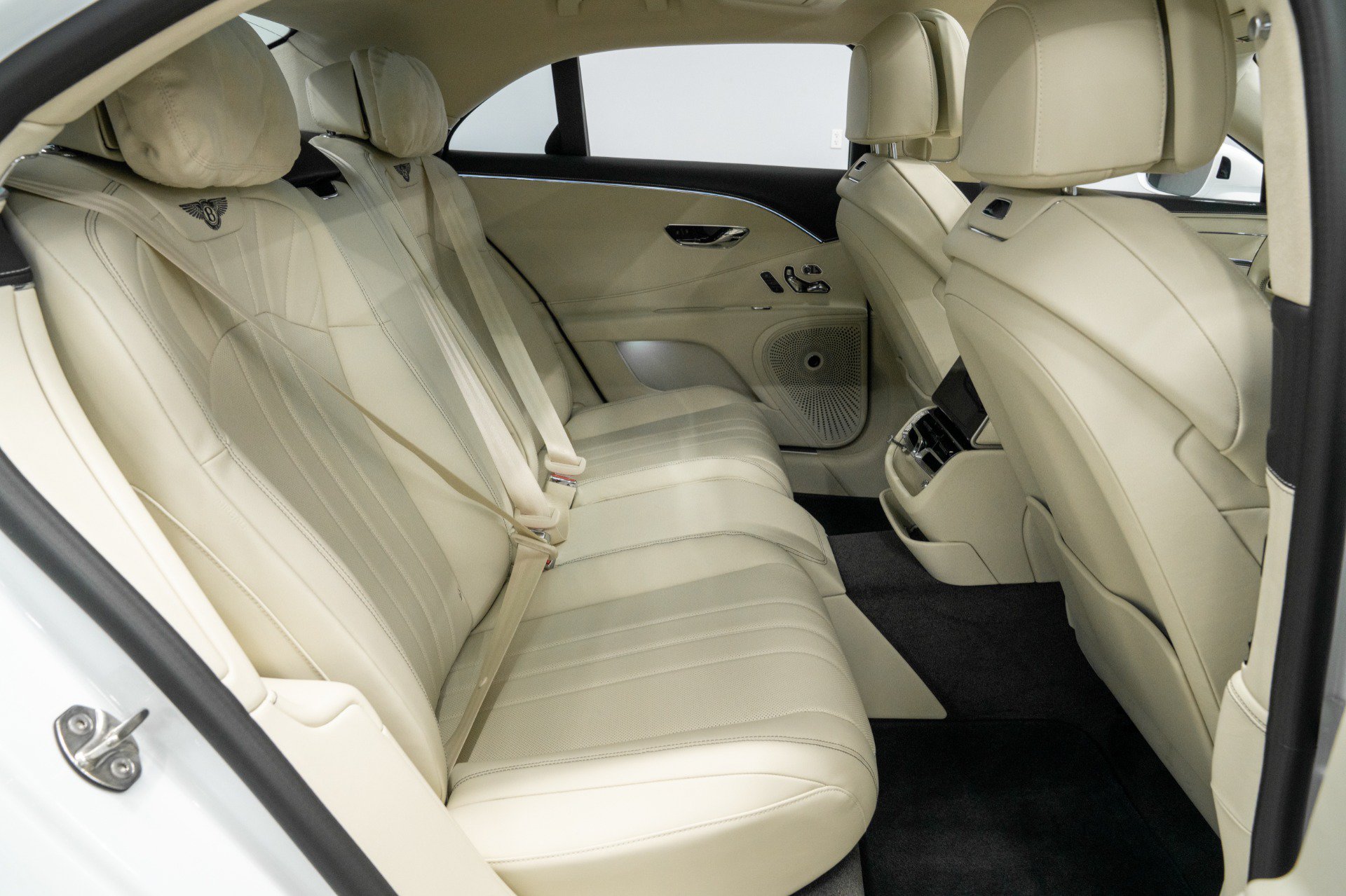 Used 2024 Bentley Flying Spur V8 AWD/4WD image 29