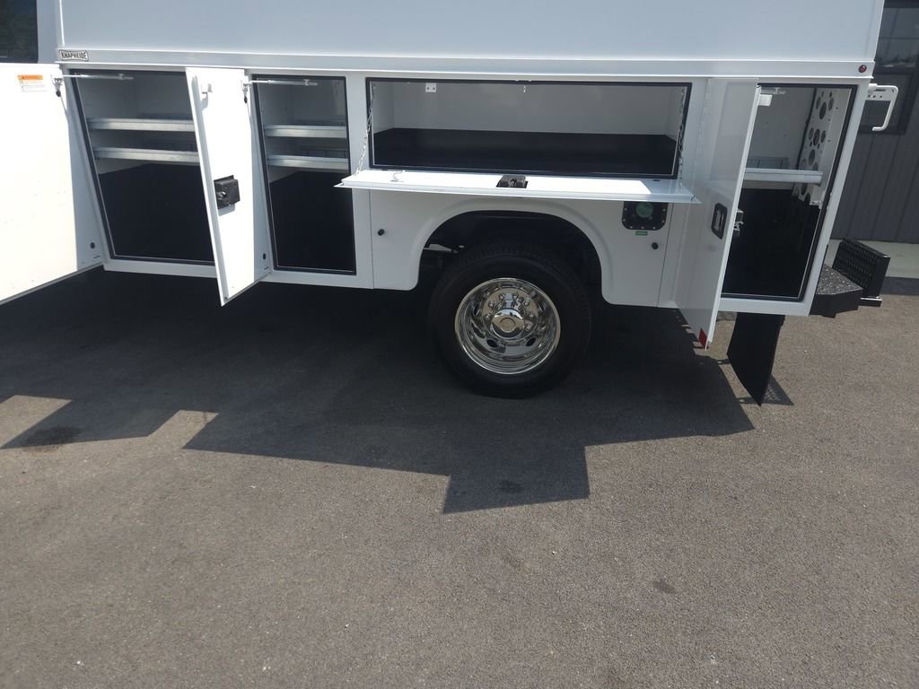 Used 2022 Ford F550 4x4 Crew Cab Super Duty w/ Power Equipment Group image 4