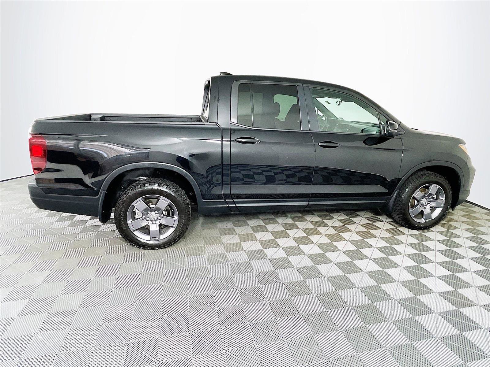 Used 2025 Honda Ridgeline TrailSport image 12