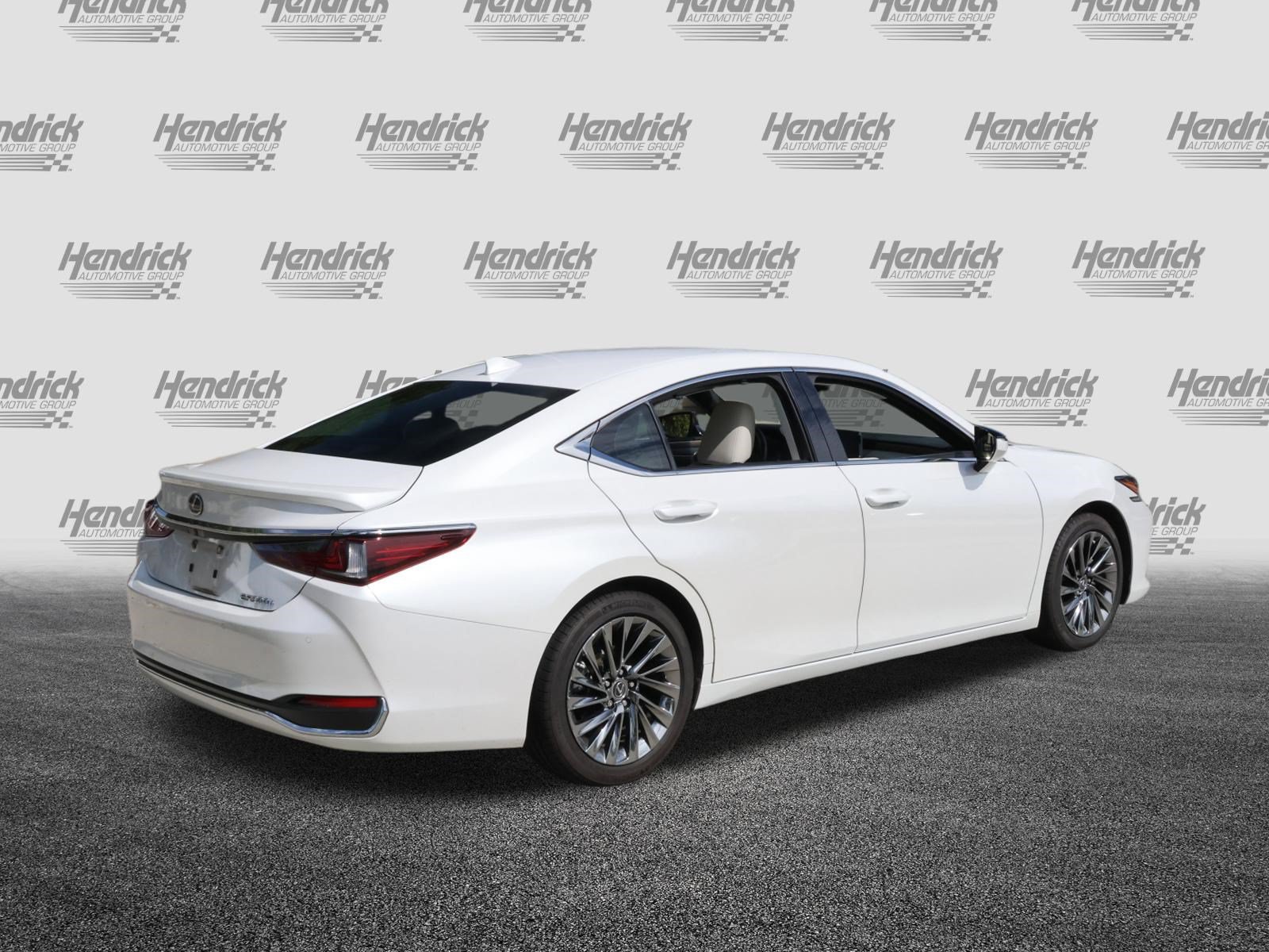 Certified 2024 Lexus ES 300h Ultra Luxury w/ Accessory Package (Z2) FWD image 9
