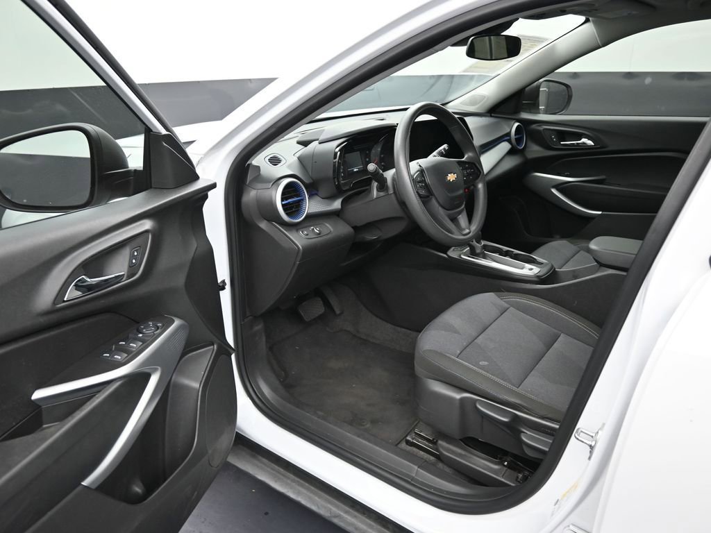 Used 2025 Chevrolet Trax LS FWD image 10