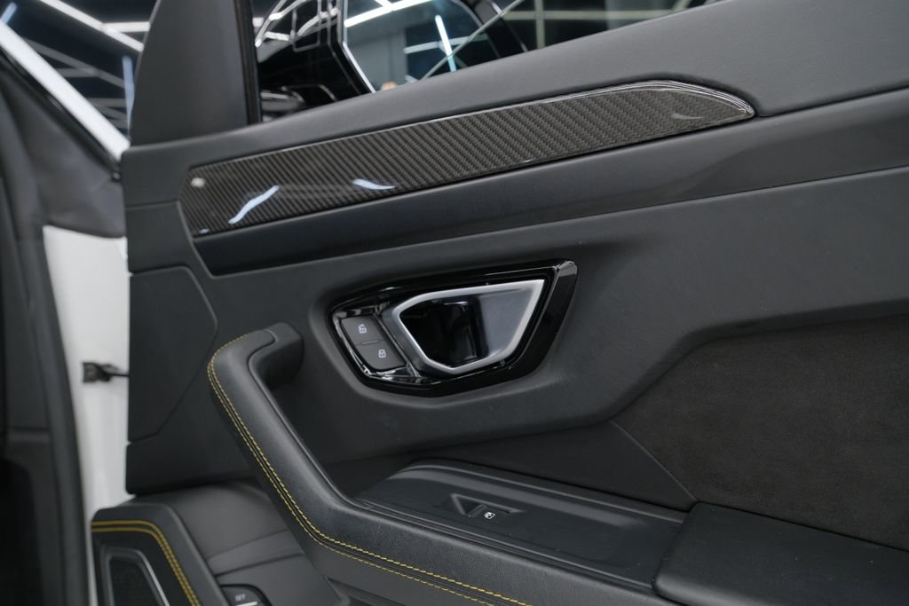 Used 2021 Lamborghini Urus image 45