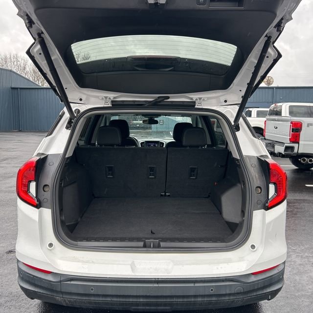 Used 2022 GMC Terrain SLE w/ Driver Convenience Package image 9