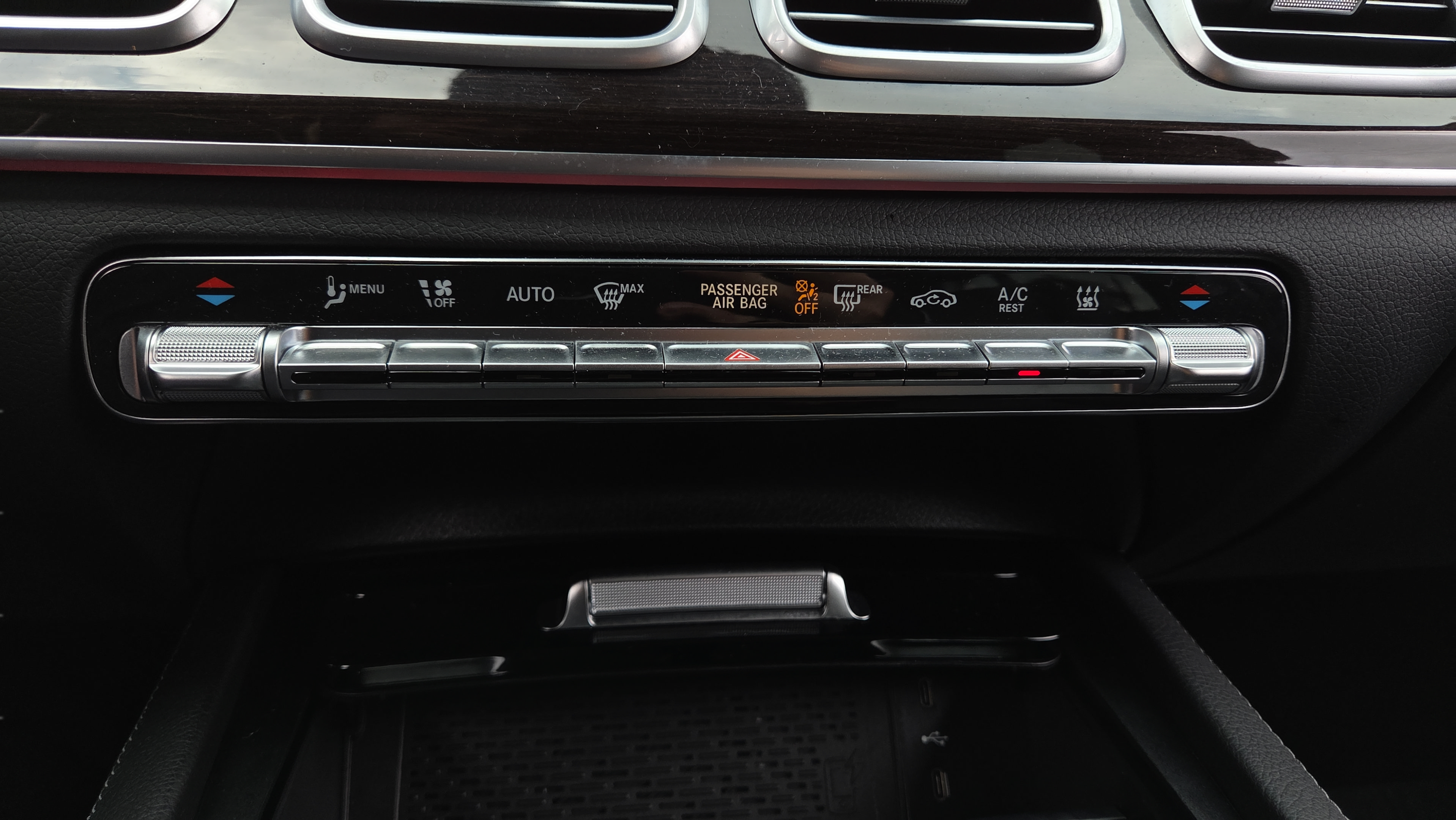 Used 2025 Mercedes-Benz GLE 450e 4MATIC image 30