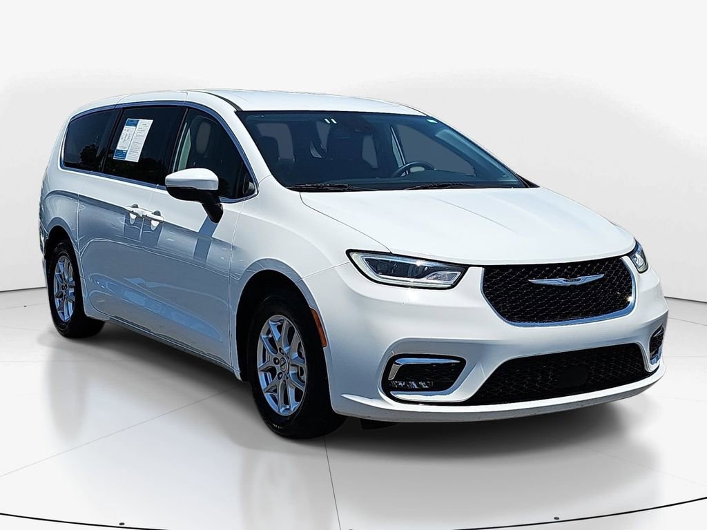 Used 2023 Chrysler Pacifica Touring-L FWD video 3