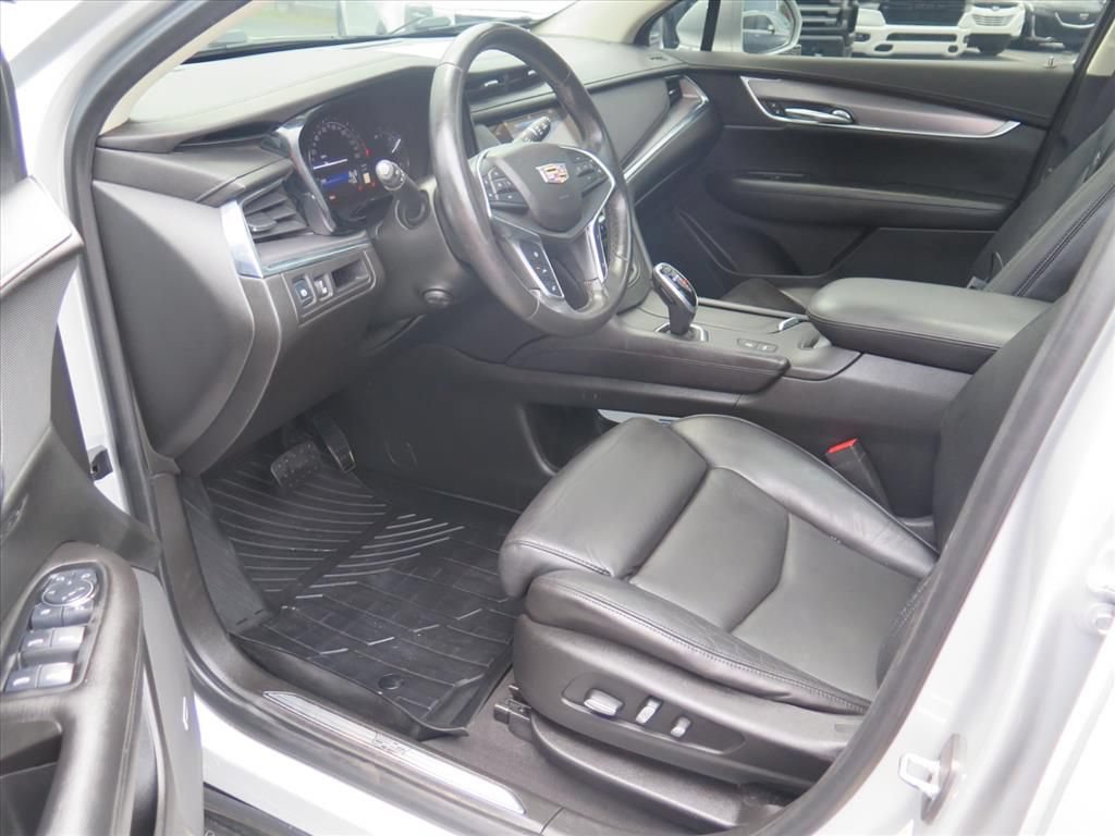 Used 2017 Cadillac XT5 Premium Luxury FWD image 10