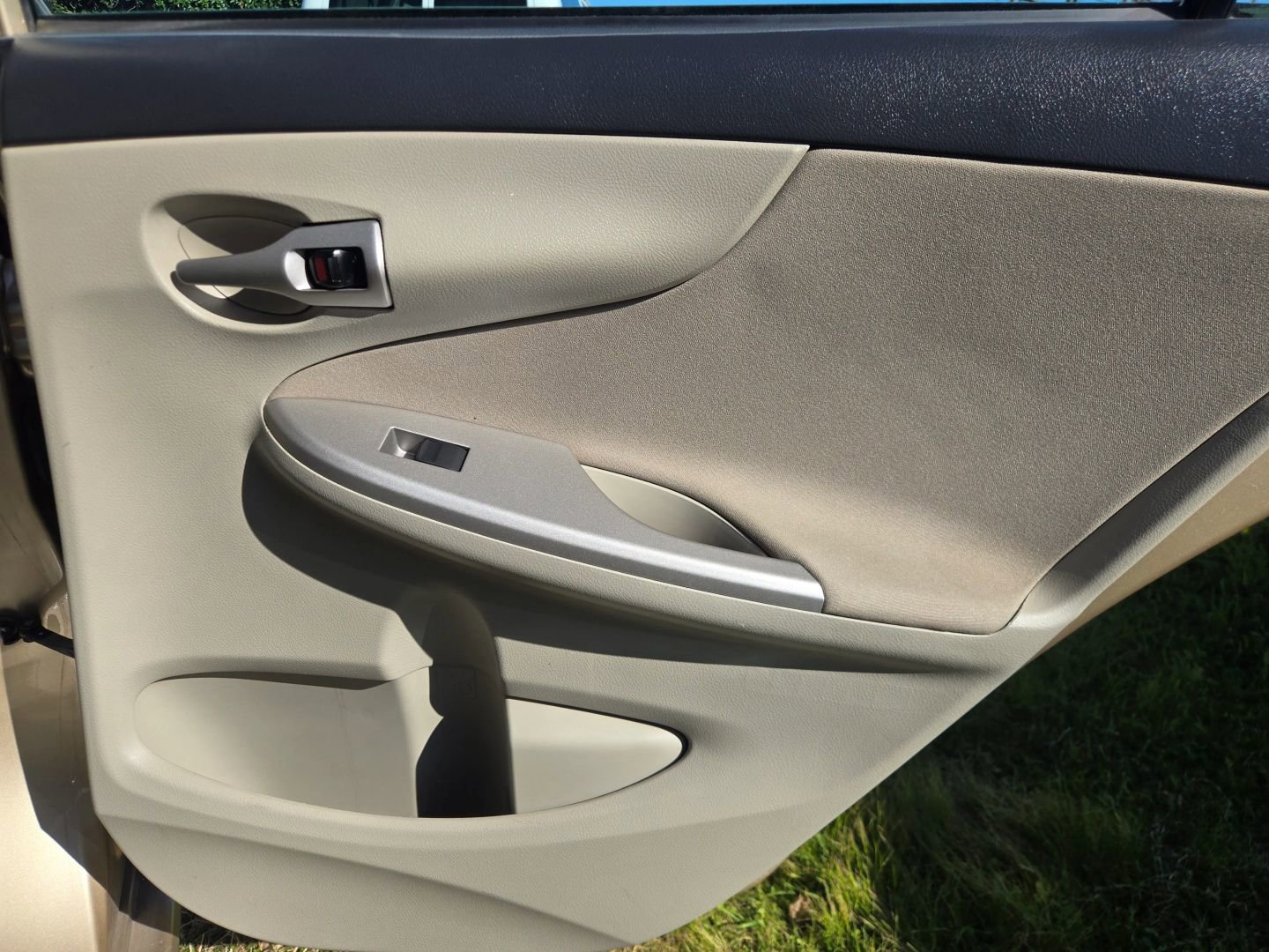 Used 2013 Toyota Corolla LE w/ Premium Pkg FWD image 16