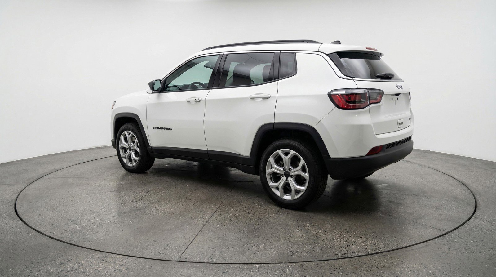 Used 2025 Jeep Compass Latitude AWD/4WD image 6