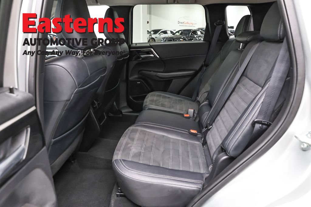 Used 2025 Mitsubishi Outlander SE AWD/4WD image 23