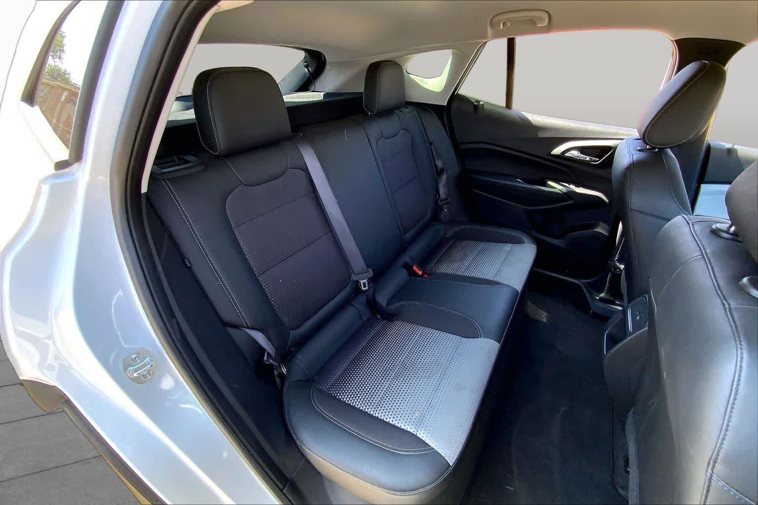 Used 2025 Chevrolet Trax LT FWD image 20
