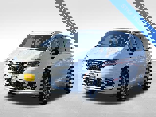 New 2026 Chrysler Pacifica Select image 3