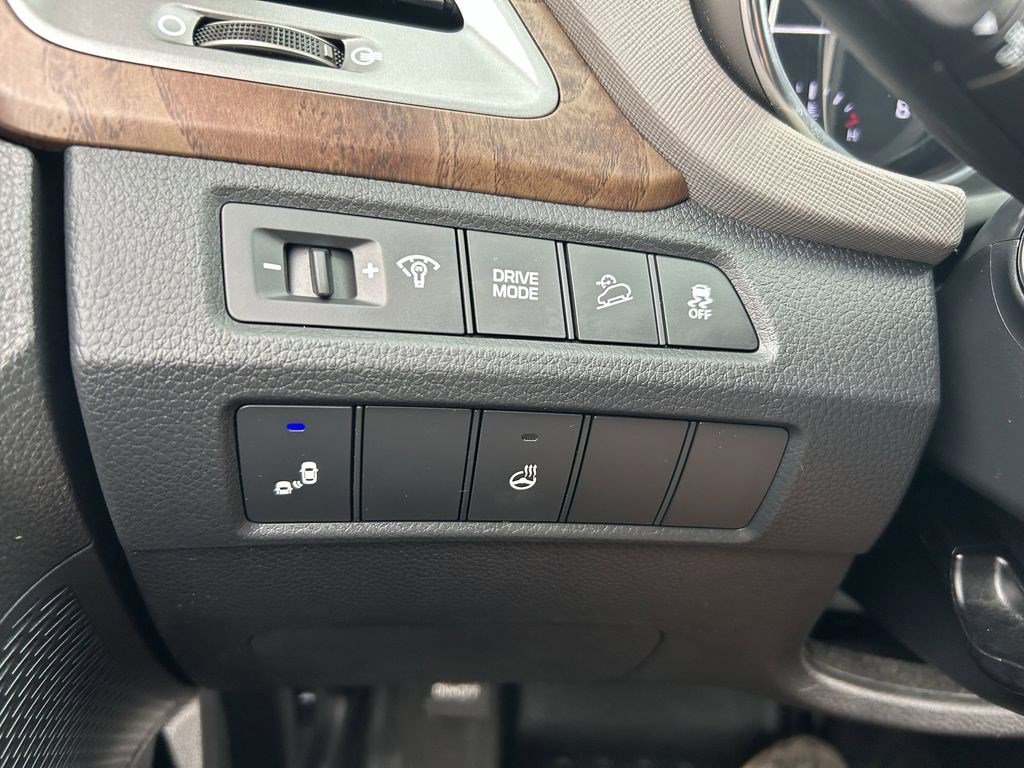 Used 2018 Hyundai Santa Fe Sport w/ 2.4L Tech Package 04 FWD image 19