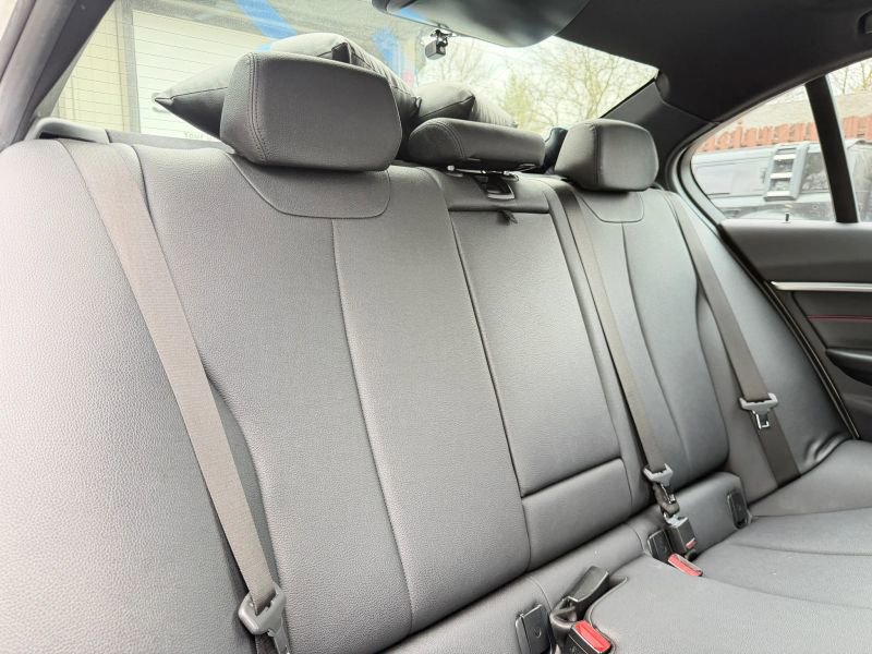 Used 2017 BMW 330i xDrive Sedan AWD/4WD image 27