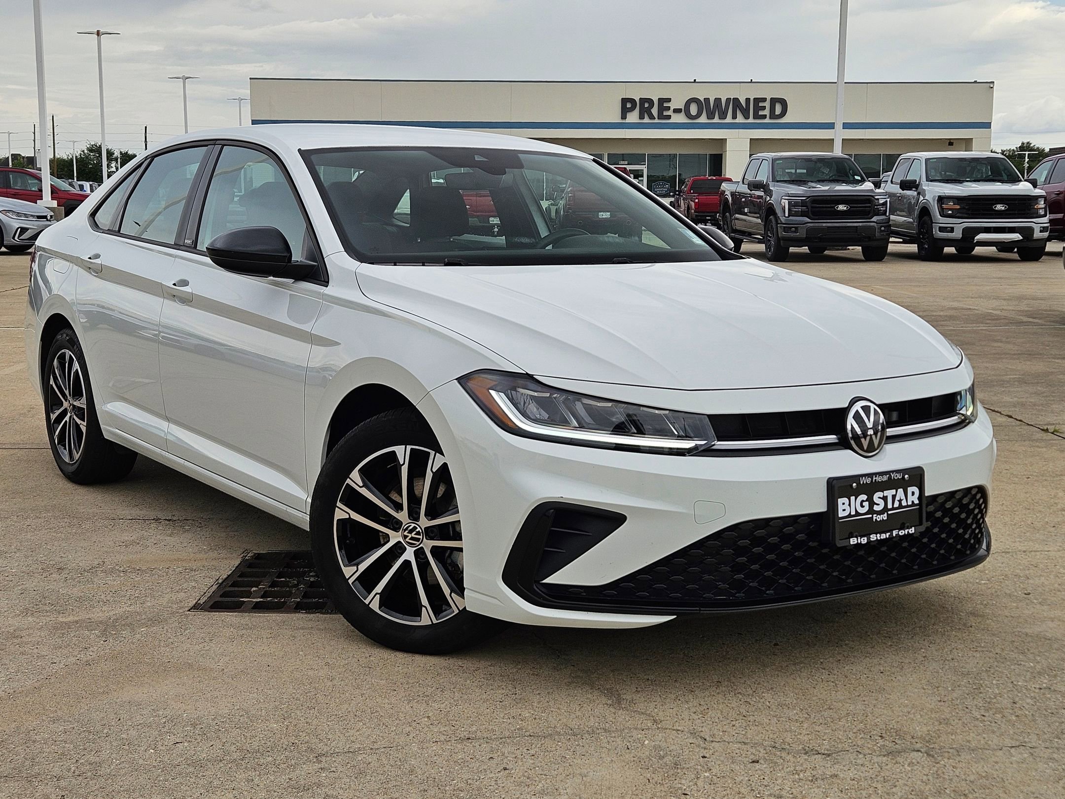 Used 2025 Volkswagen Jetta Sport image 1