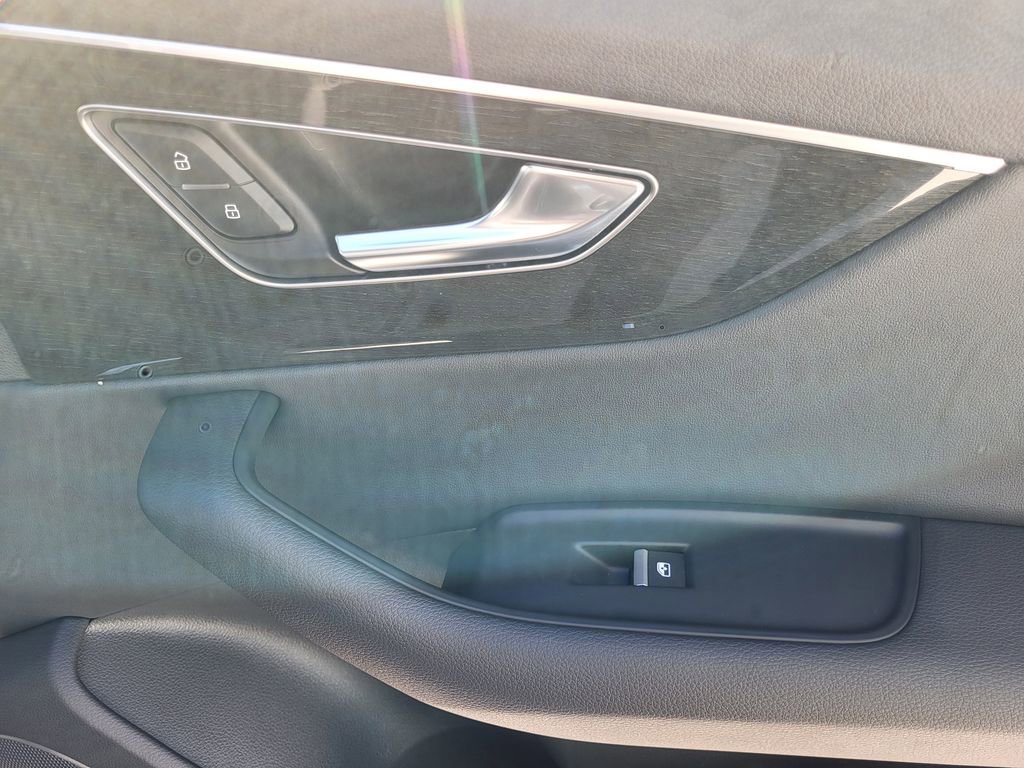 Used 2025 Audi Q7 3.0T Premium w/ Convenience Package image 13